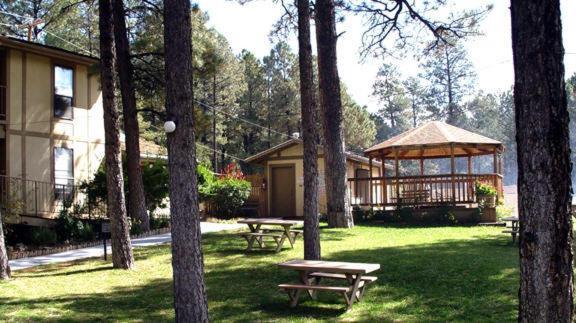 Village Lodge รุยโดโซ ภายนอก รูปภาพ